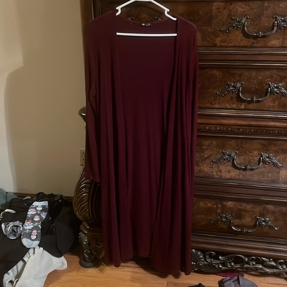 maroon cardigan 🖤